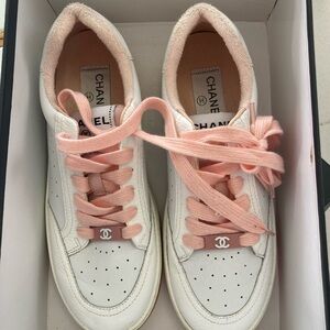 CHANEL White Leather Sneakers with Pink Accents